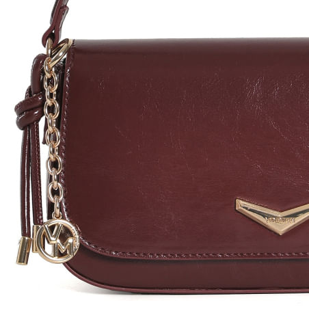 Bolsa Via Marte Shoulder Bag bordô verniz com destaque para logo metálico